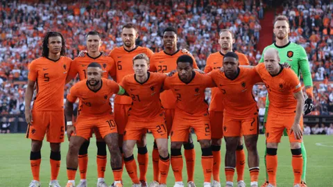 萨拉赫独占鳌头，助力利物浦力克曼联，双红会闪耀精彩助攻与射门