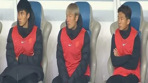 库里对阵火箭末节惊现得分低潮，命中率骤降至38%